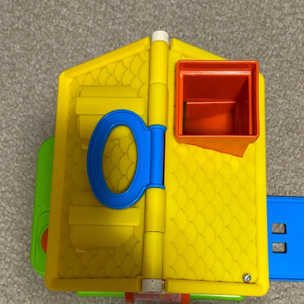 Vintage 1984 Fisher-Price Discovery Cottage